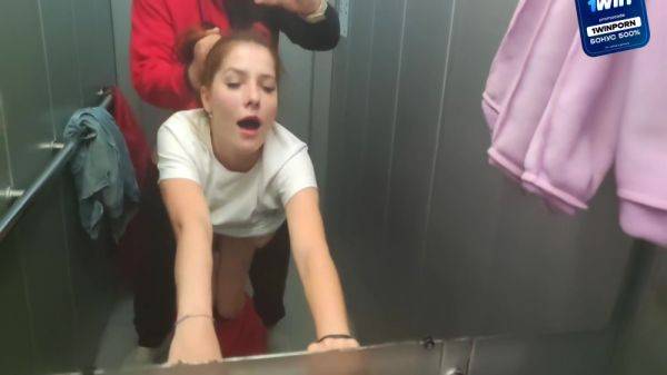 Sex In The Elevator With A Neighbor. Deep Blowjob. 7 Min - hclips.com on gratiscinema.com