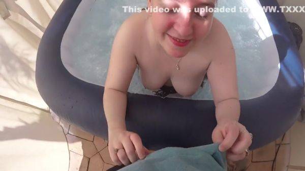 French Maid Blowjob With Cum In Mouth In Hot Tub - hotmovs.com - France on gratiscinema.com