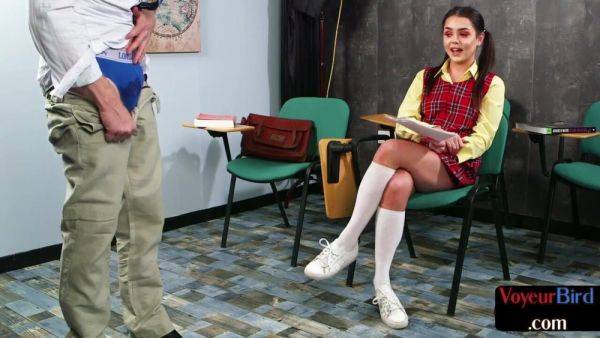 Voyeur college uniform student teases professor who jerks - txxx.com - Britain on gratiscinema.com