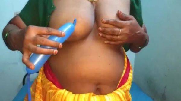 Desi Aunty Showing Her Boobs - hclips.com - India on gratiscinema.com