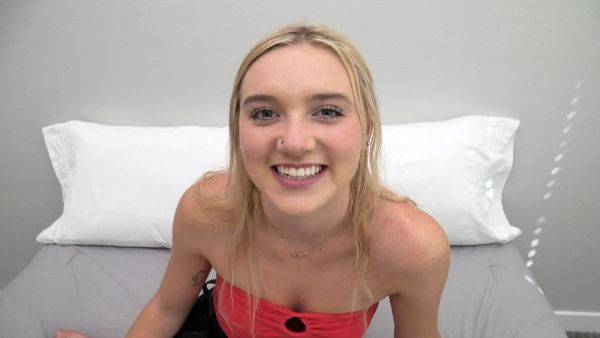 This blonde 18 yr old inhales a fat cock - xhand.com on gratiscinema.com