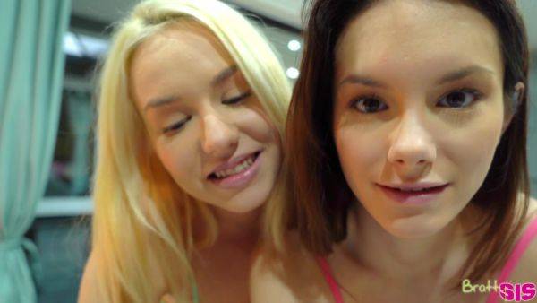 Barbie Brill & Liz Ocean – Stepsis Needs To Know Who Gives The Better Blowjob – S28:E1 - Hardcore - xhand.com on gratiscinema.com