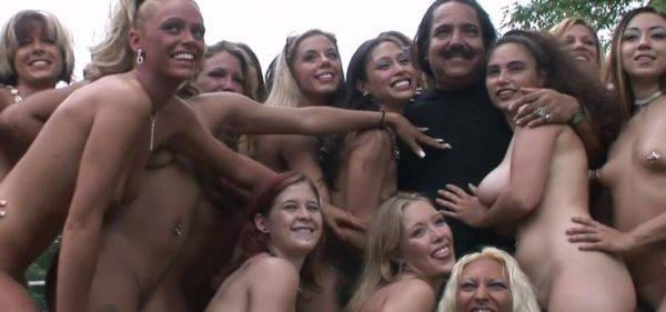 Ron Jeremy And A Bunch Of Girls - inxxx.com on gratiscinema.com