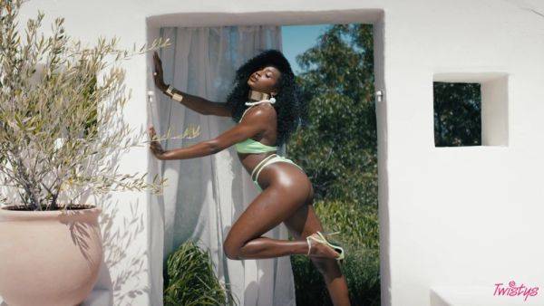 TOTM Sun Goddess 1 - beautiful ebony Nicole Kitt outdoors - xtits.com on gratiscinema.com