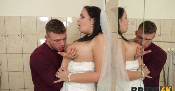 Heavy romance right on her wedding day by fucking with another dude - alphaporno.com - Czech Republic on gratiscinema.com