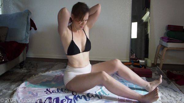 Yoga In White Shorts And Bikini Top - upornia.com on gratiscinema.com