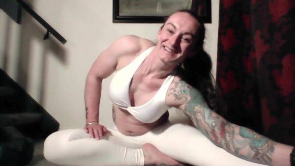 Muscle Girl In White Yoga Pants Stretching And Workout Live Stream Recording - hclips.com on gratiscinema.com