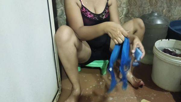 Desi Ladaki Kapade Dhote Dhote Apane Yaar Se Chut Chudai Ki - desi-porntube.com - India on gratiscinema.com