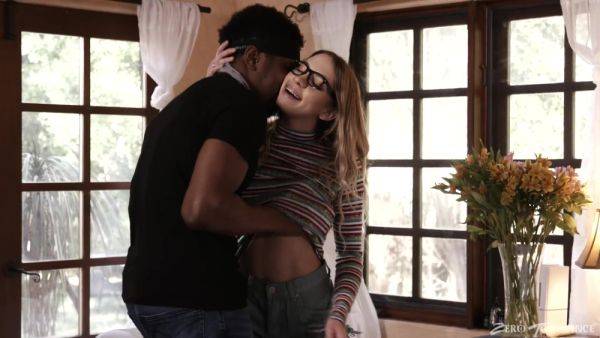 Nerdy young blonde shares passionate moments fucking a black lover - hellporno.com on gratiscinema.com