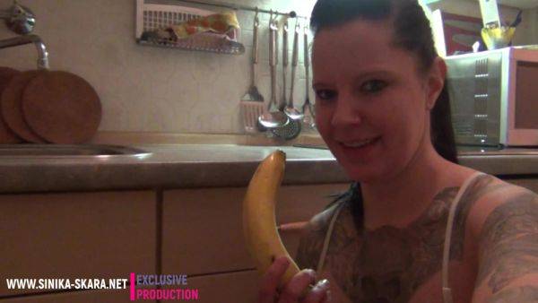 Amateur Bitch Spoils Herself With A Banana - hclips.com - Germany on gratiscinema.com