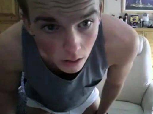 Cute amateur twink shows his big dick on webcam - drtuber.com on gratiscinema.com