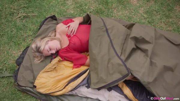 Candice - Outdoor Solo with Toys - veryfreeporn.com on gratiscinema.com