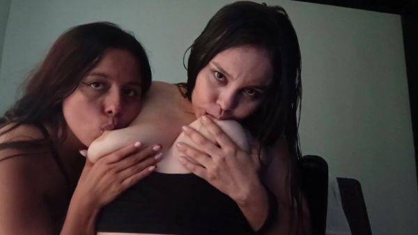 Lactating Lesbians And Hot Mommy - Unas Dulces Tetas Para Chupar - hclips.com on gratiscinema.com