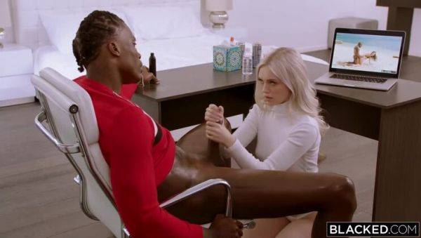 A Delightful Handjob from a Blonde in an Interracial Encounter - porntry.com on gratiscinema.com