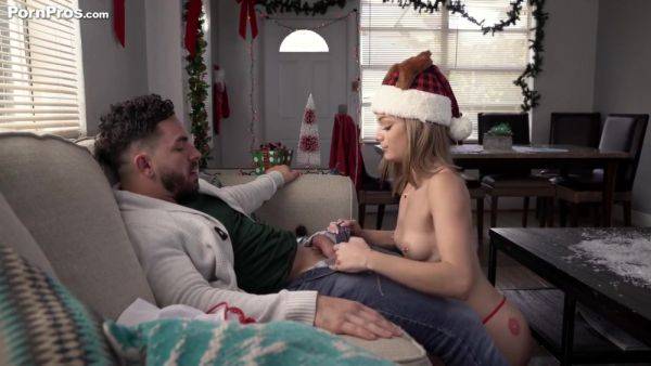 Lina Paige And Roxy Ryder - I Let Him Use Me Like A Xmas - hotmovs.com on gratiscinema.com