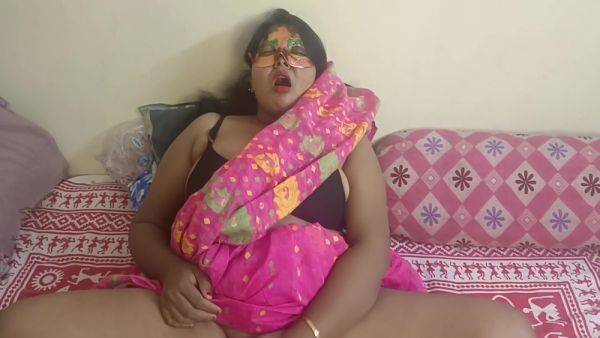 Desi Bhabhi Ki Jawani Aur Chut Ki Pani Pine Ke Liye Taiyar Ho Kya Sab ? - desi-porntube.com on gratiscinema.com