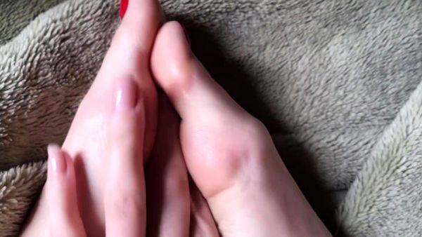 Amateur porn Gives Us Some Foot Fetish Aurora - drtuber.com on gratiscinema.com