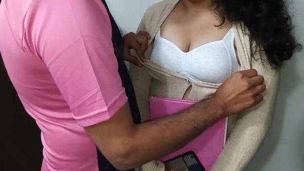 Boyfriend Invites His College Girlfriend To Hotel Room Clear Hindi Audio Voice - desi-porntube.com on gratiscinema.com