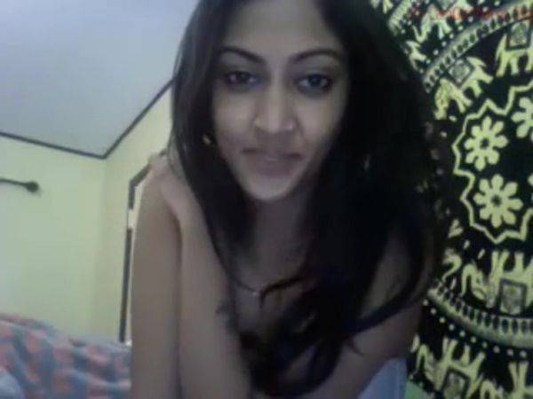 Hot Indian Girl On Her Webcam! (part 1) - upornia.com - India on gratiscinema.com