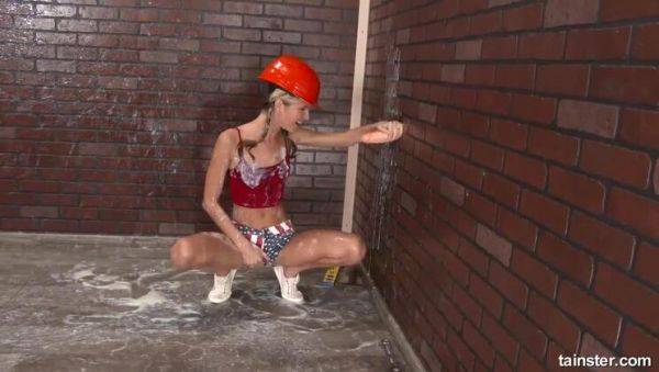 Blonde Female Construction Worker Seeking Load - Gina Gerson - porntry.com on gratiscinema.com