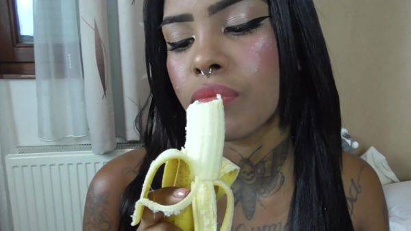 Ebony Teen Banana Eating - SoloAustria - hotmovs.com on gratiscinema.com