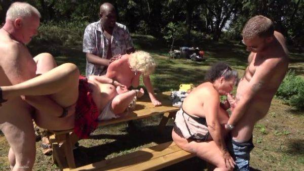 Three BBW Grannies go dogging in the park - hclips.com on gratiscinema.com