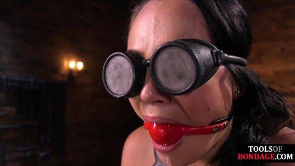 Hot perverted nympho BDSM bae dominated by wild fucker - hotmovs.com on gratiscinema.com