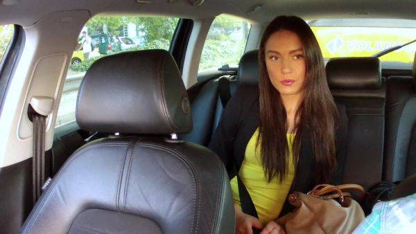 Horny Brunette Fucks Cabbie To Make Her Flight On Time - Reality Car Sex - xhand.com on gratiscinema.com