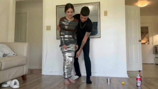 Extreme Duct Tape Challenge - hclips.com on gratiscinema.com