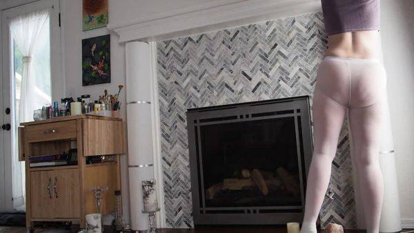 Aurora Willows Cleaning In Sheer Tights - upornia.com on gratiscinema.com