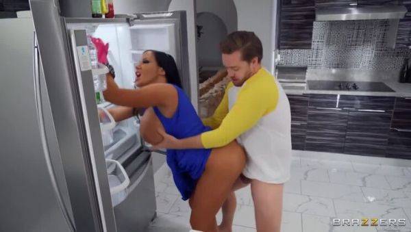 Kyle Mason and Sybil Stallone: Playtime during Kitchen Tasks with Big Tits & Big Ass MILF - xxxfiles.com on gratiscinema.com