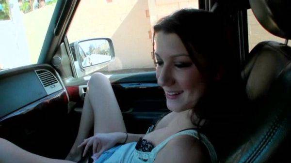 Slender Madison fuck in the car - hellporno.com on gratiscinema.com