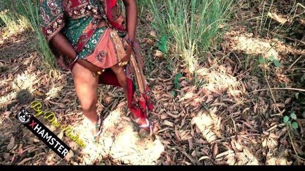 Indian Desi Sex In Jungle Fuck Hindi Audio With Village Outdoor - desi-porntube.com - India on gratiscinema.com