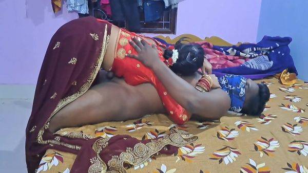 Indian Young Bhabhi Ke Sath Chudai In Hindi Fuck Video - desi-porntube.com - India on gratiscinema.com