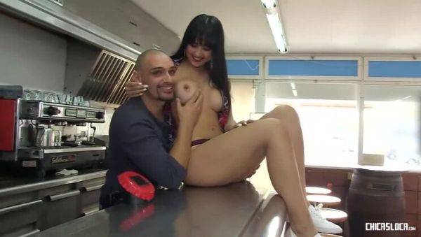 Large-breasted brunette Latina Alba De Silva's debut porn scene in an eatery - veryfreeporn.com on gratiscinema.com