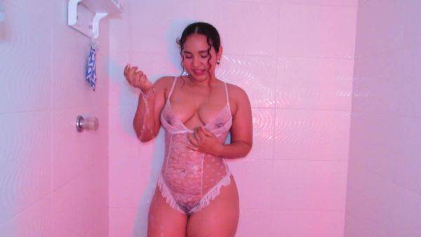 Colombian beauty masturbates and squirts in shower - Amateur Porn - anysex.com - Colombia on gratiscinema.com