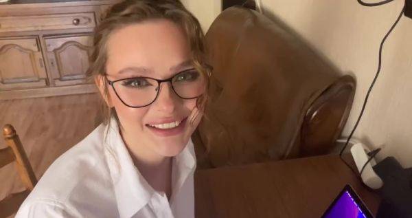 Office lady stepmom wants to blow her stepson before Zoom call - anysex.com on gratiscinema.com