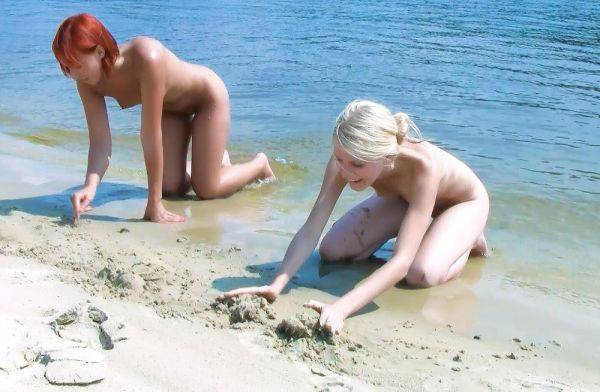 Skinny and young nudist ladies fool around on the beach - hclips.com on gratiscinema.com