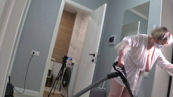 Big Ass Under A Short Robe Busty Mature Housewife With Hairy Pussy Behind The . Homemade - hclips.com on gratiscinema.com