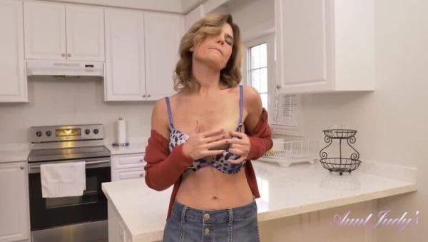 Mature Housewife Alby Pleasures Herself in Kitchen - xxxfiles.com on gratiscinema.com