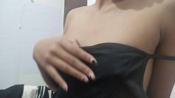 Indian Girl Showing Her Boobs - desi-porntube.com - India on gratiscinema.com