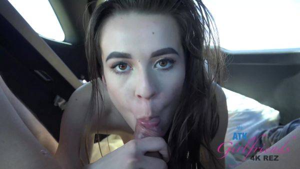 Slender babe combines blowjob with foot fetish in backseat POV - xbabe.com on gratiscinema.com