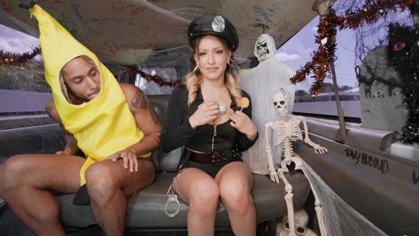 Strong Halloween bang bus sex leads tight blonde to surreal orgasms - xbabe.com on gratiscinema.com