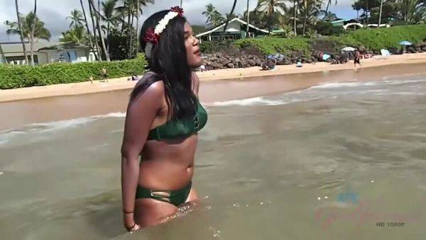 Yara Skye: Black Beauty's Intimate Encounter with a Sea Turtle on Beach - veryfreeporn.com on gratiscinema.com