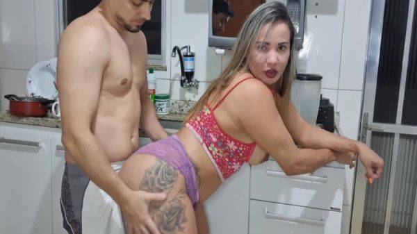 A Verdadeira Dona De Casa Lava , Passa E Cuzinha Para O Marido ..jhonny Hot1 7 Min - upornia.com on gratiscinema.com