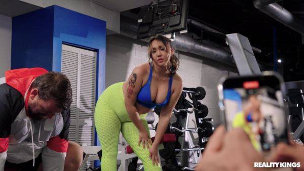 Thick MILF gets laid by the gym and tries to swallow - xbabe.com on gratiscinema.com