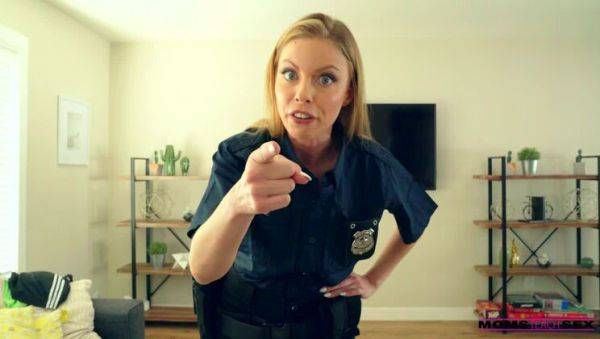 My Step Mom Is A Cop - S12:E10 - veryfreeporn.com on gratiscinema.com