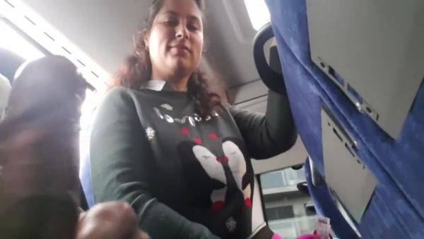 Seduces Milf To Suck&jerk His Dick In Bus 10 Min - hotmovs.com on gratiscinema.com