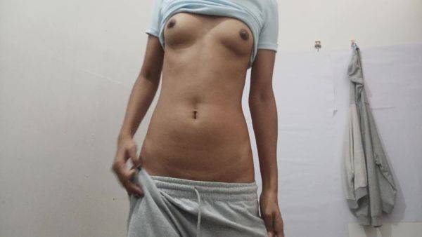 Lonely Girl Masturbates Madly - desi-porntube.com - India on gratiscinema.com