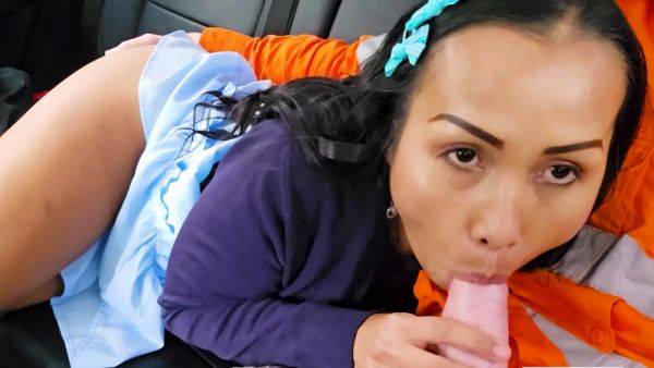 Amateur Thai MILF sucking BWC in the car - drtuber.com - Thailand on gratiscinema.com